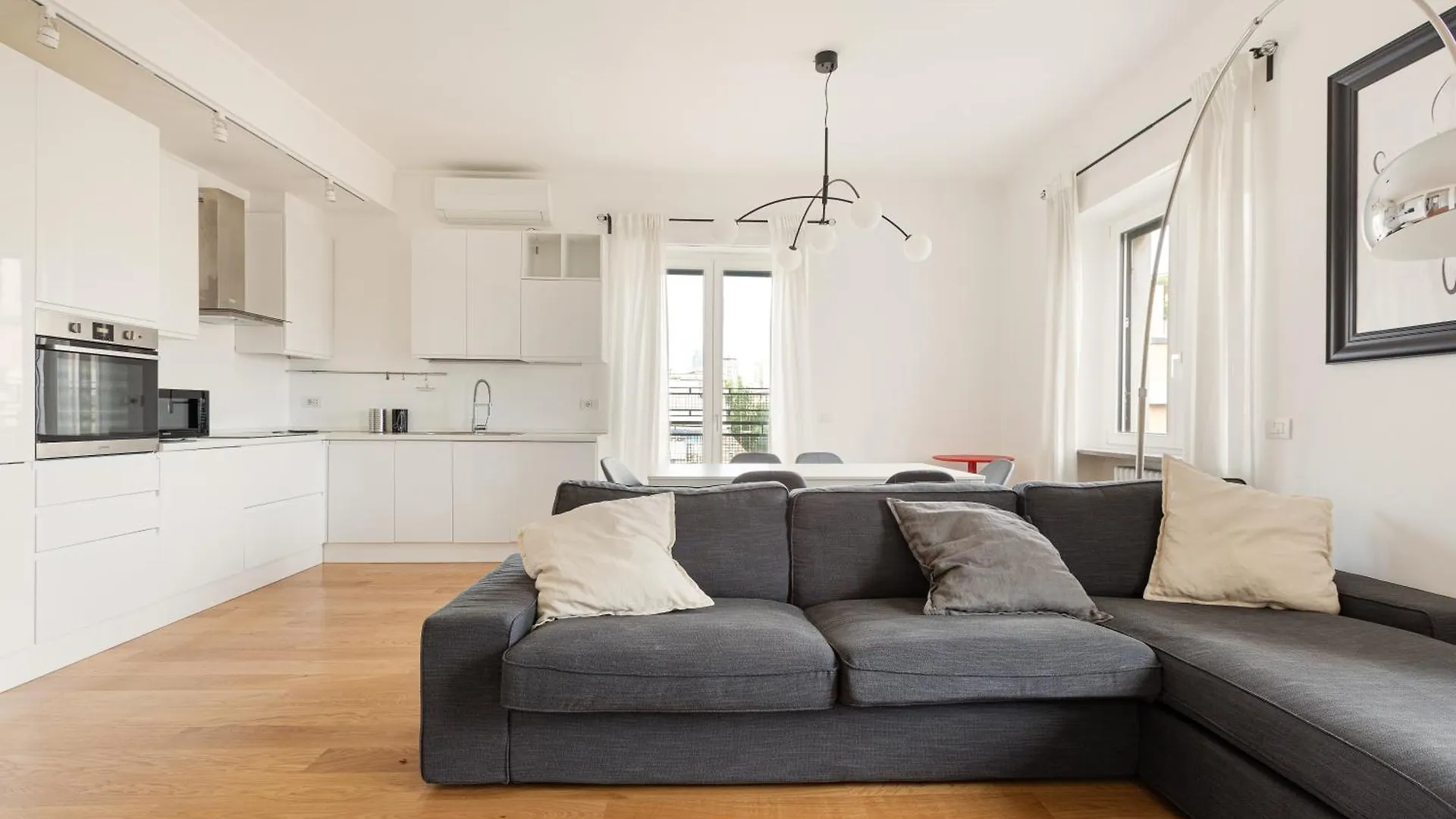 Bright Apartment Milano Centrale 0*, Milan Italy