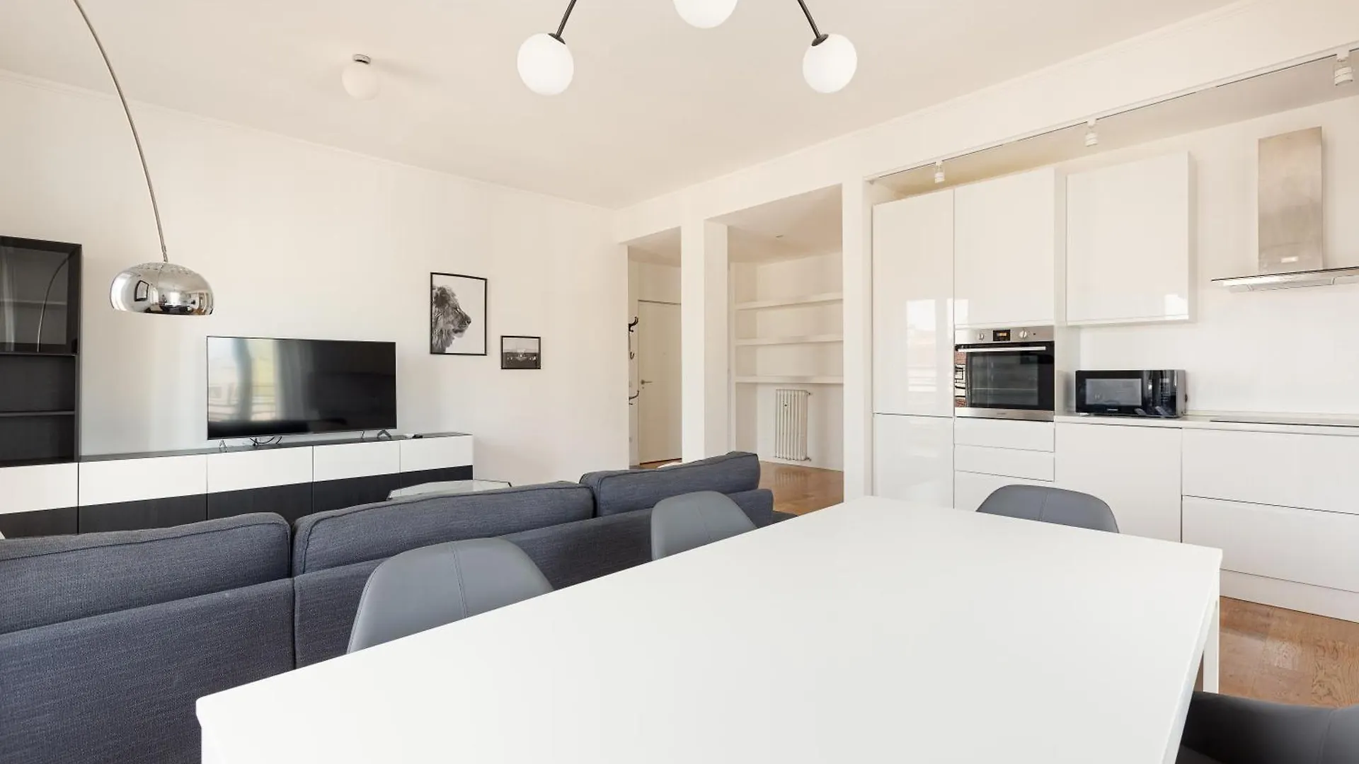 Bright Apartment Milano Centrale 0*,