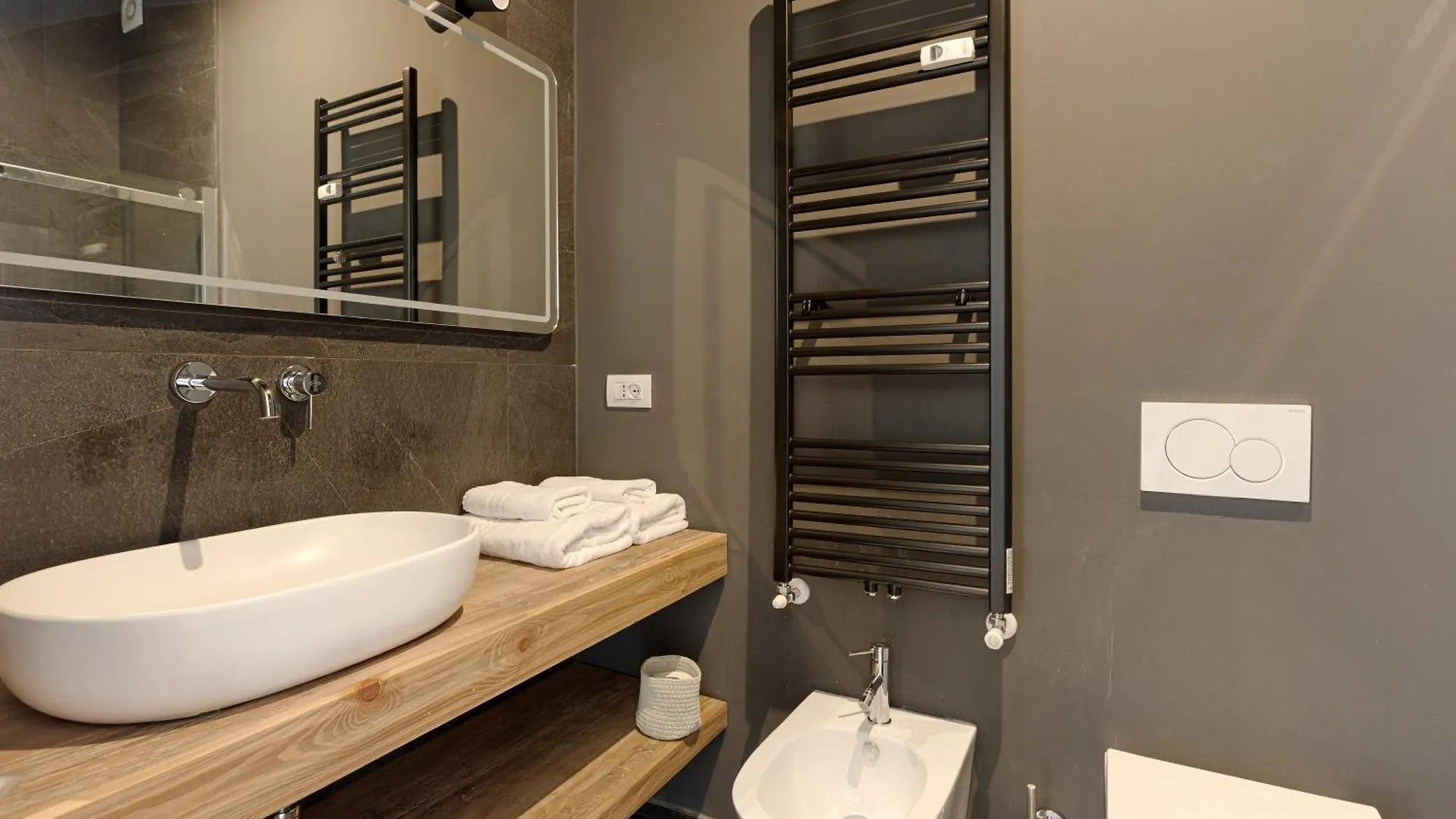Bright Apartment Milano Centrale 0*,  Italia